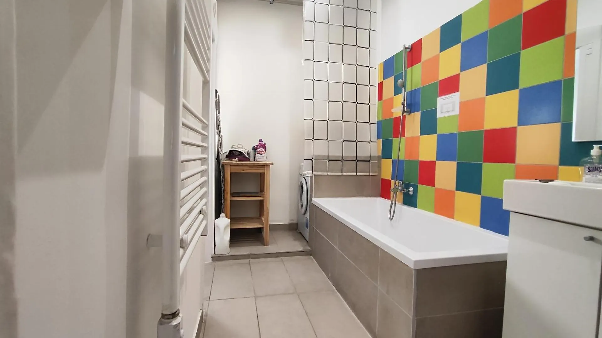 Charmhub Budapest: Your Stylish Sanctuary In The Heart Of The City Gasthuis