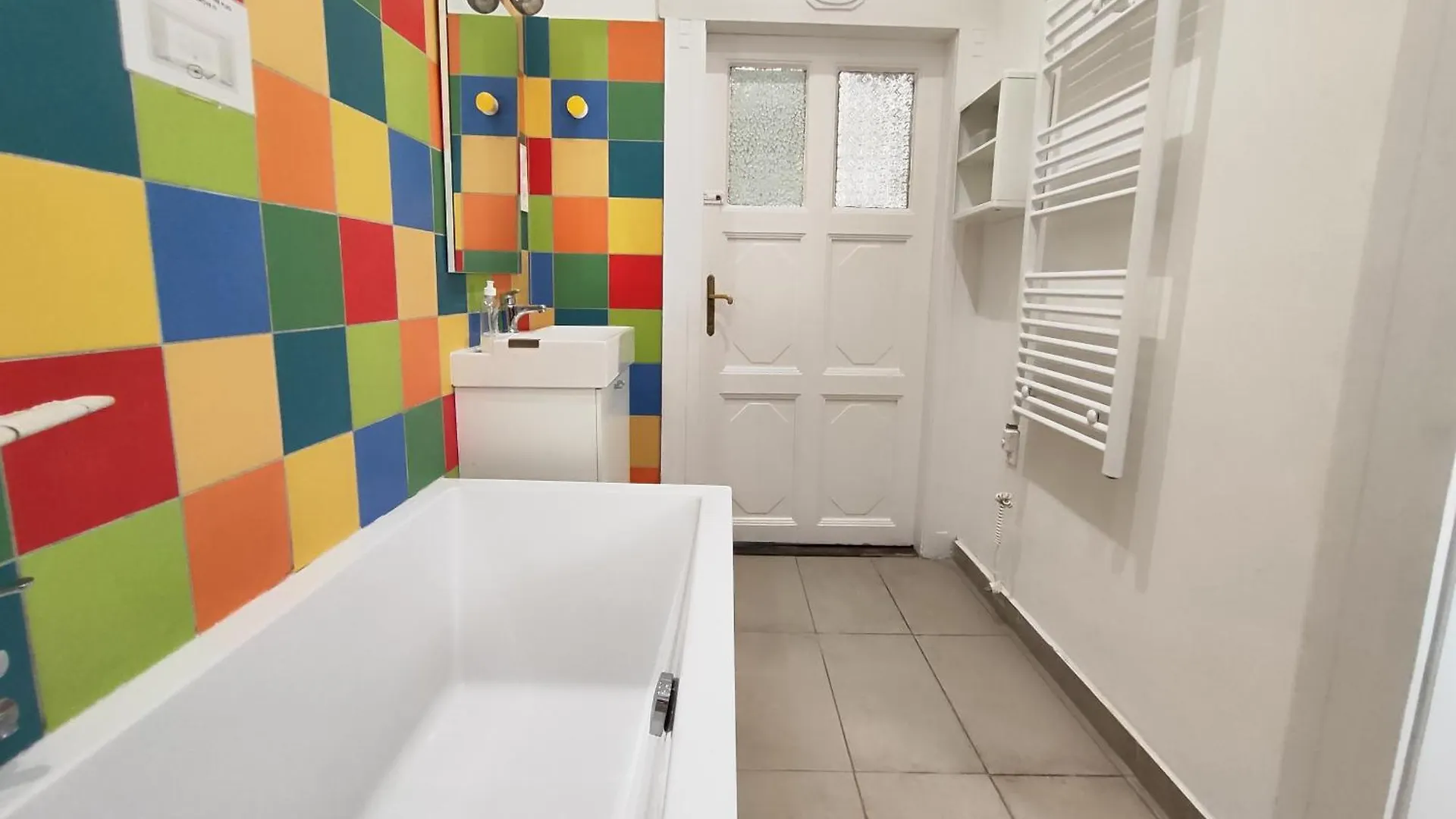 Charmhub Budapest: Your Stylish Sanctuary In The Heart Of The City Gasthuis Boedapest