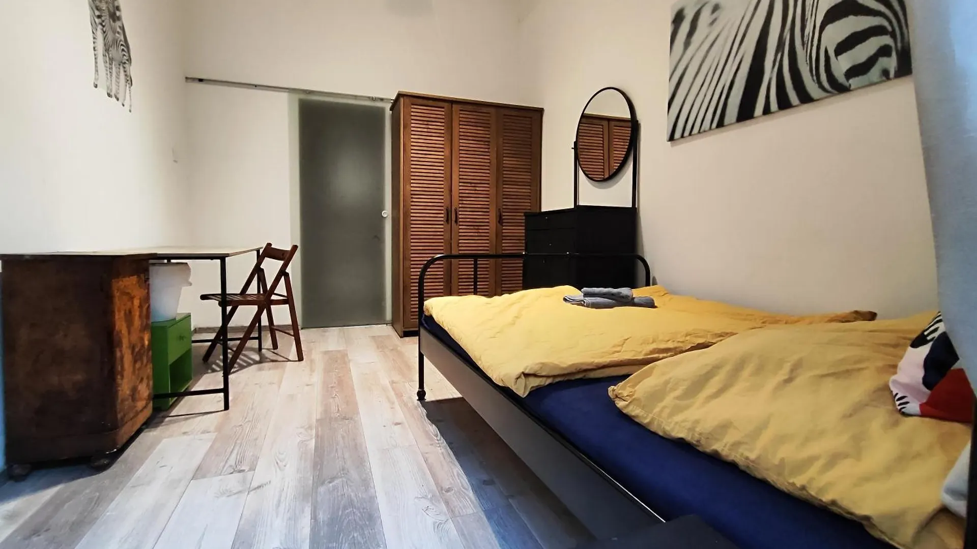 Charmhub Budapest: Your Stylish Sanctuary In The Heart Of The City 0*, Boedapest Hongarije