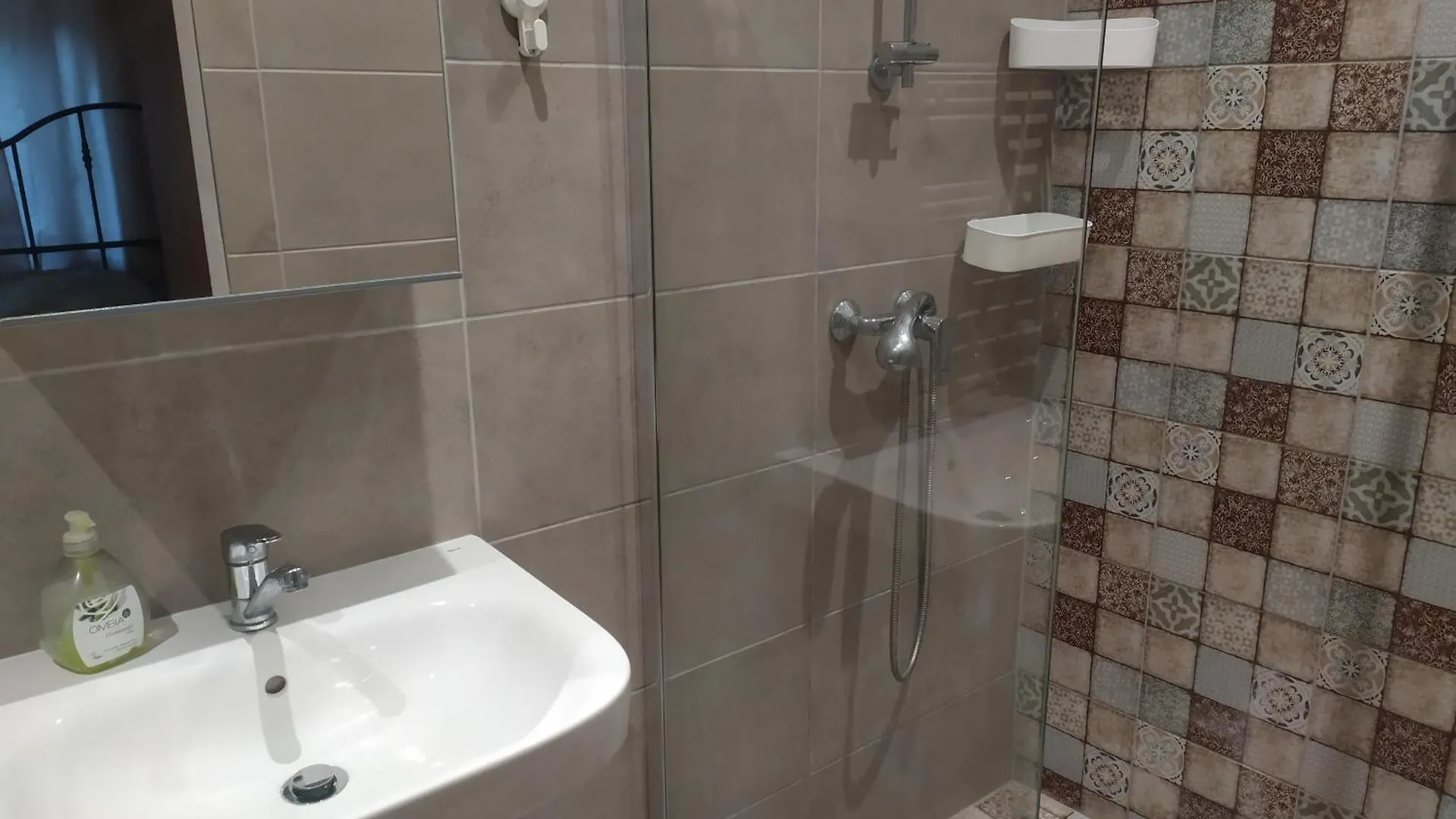 Charmhub Budapest: Your Stylish Sanctuary In The Heart Of The City Gasthuis Boedapest