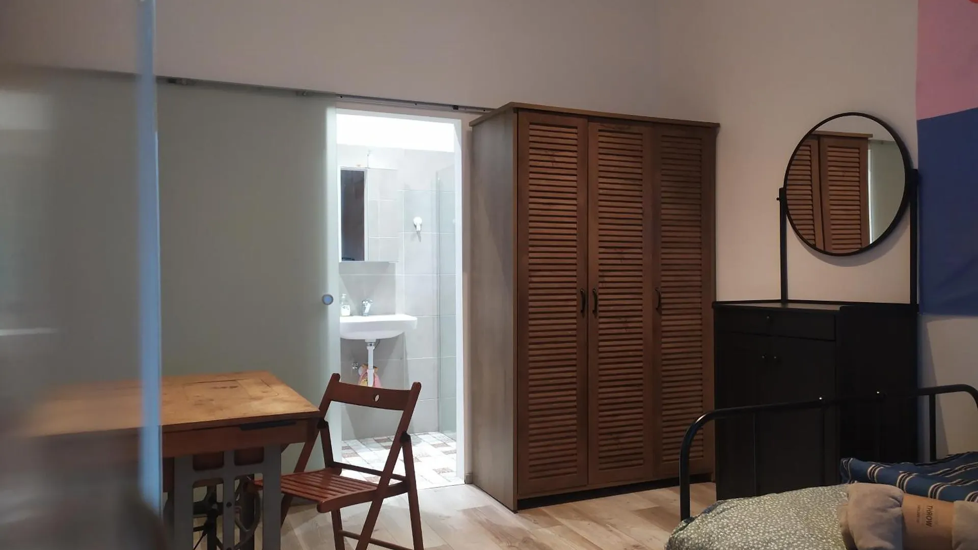 Charmhub Budapest: Your Stylish Sanctuary In The Heart Of The City Ουγγαρία